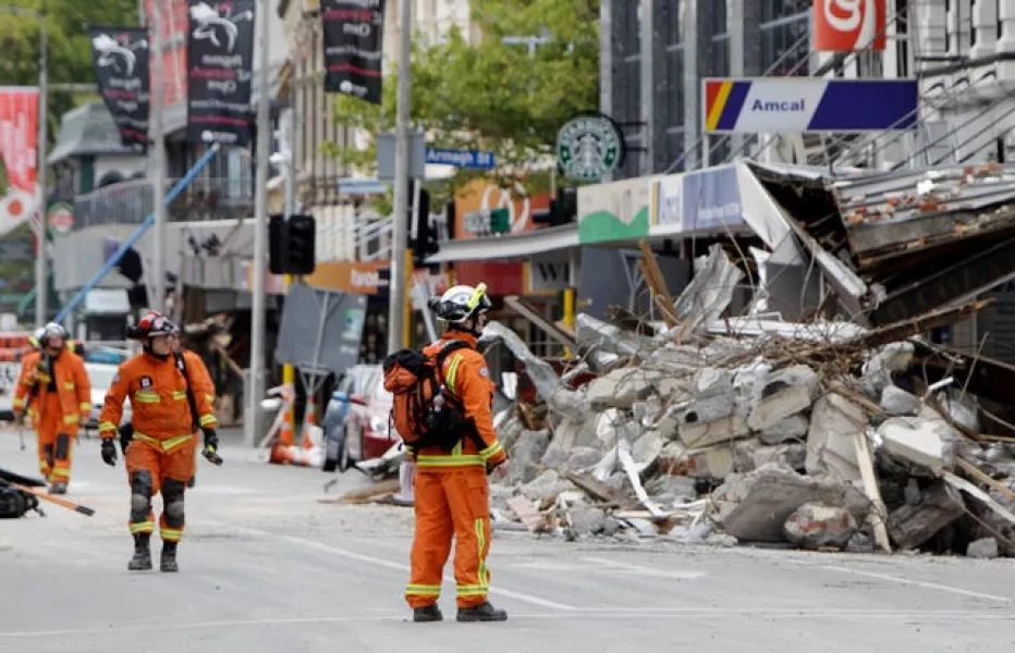 Search & rescue personnel with earthquake rubble.